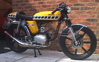 Every boy racer in the 70s wished his Fizzy looked like this - Yamaha FS1e, not mine